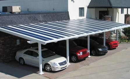 停車發電兩不誤 “太陽能綠色”車棚引圍觀