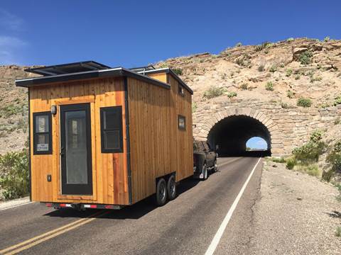 太陽能全新玩法：歪果仁已經拖著太陽能小屋全美國旅行了